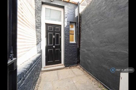 2 bedroom maisonette to rent - Photo 3