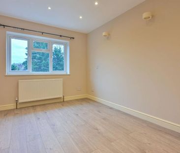 4 bedroom semi-detached house to rent - Photo 2