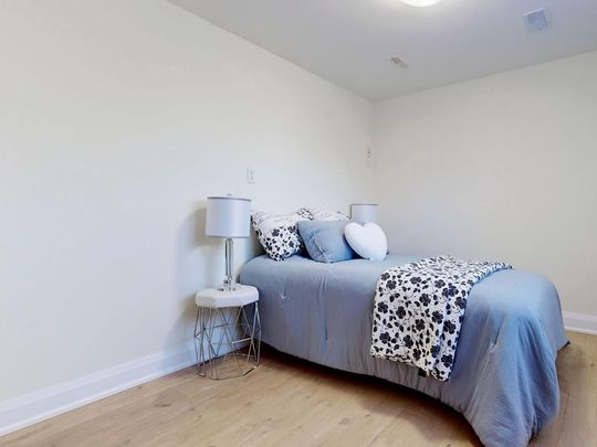 For Lease - 47 Lowe Boulevard, Newmarket, Ontario - Photo 1