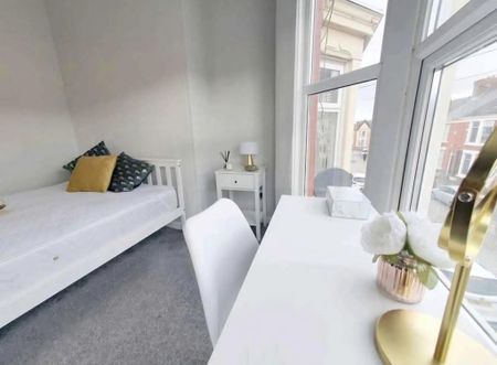 4 bedroom house share to rent - Photo 2