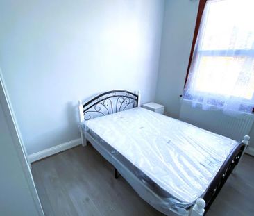 4 bedroom terraced house to rent - Photo 1