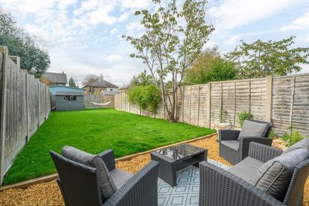 Hersham Road, WALTON-ON-THAMES, KT12 - Photo 5