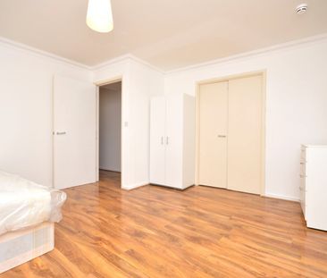 Room in a Shared Flat, Blackwall Way, E14 - Photo 1
