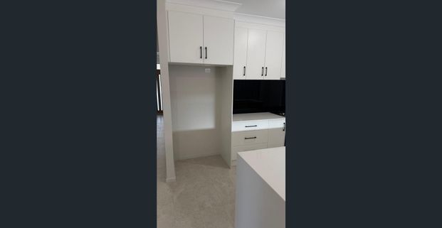 Brand New 4 Bedroom and 2 Bathroom House for Rent in Riverlea Park - Photo 1