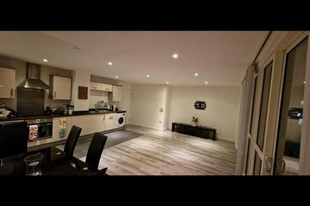 2 bedroom flat to rent - Photo 3