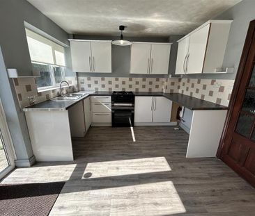 3 bedroom semi-detached house to rent - Photo 5