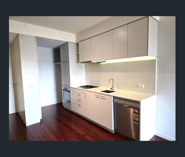 Luxury 2 Bedroom Apartment with Parking For Rent - Photo 6