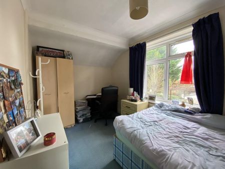 4 bedroom semi-detached house to rent - Photo 5