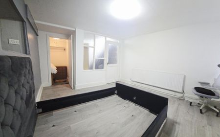 Long Oaks Avenue, Uplands, SWANSEA - Photo 4