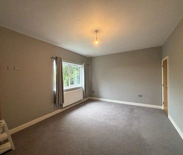 4 bedroom end of terrace house to rent - Photo 4