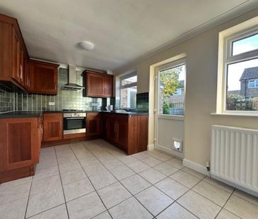 3 bedroom semi-detached house to rent - Photo 3