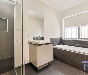 FOUR BEDROOM HOME IN GREAT LOCATION - Photo 4