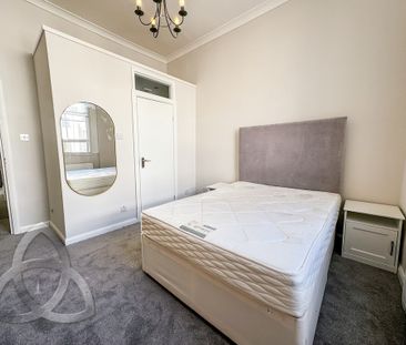 Queens Gardens, Bayswater, London, W2 3BA - Photo 4