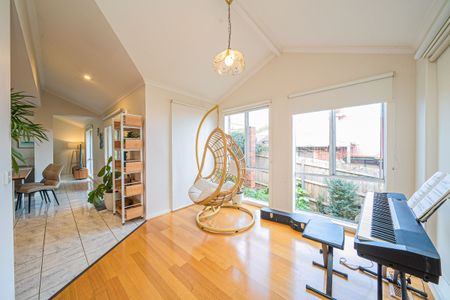 Immaculate, elevated home in a great location - Photo 3