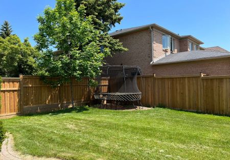 For Lease - 2037 Schoolmaster Circle, Oakville, Ontario - Photo 2