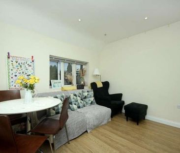 Crowther Avenue, TW8 - Photo 2