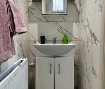 1 Bed Flat, London, E13 - Photo 3