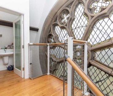 2 bedroom character property to rent - Photo 5