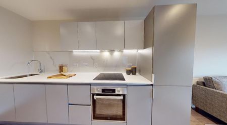 3 bedroom flat to rent - Photo 4