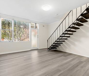 Split level two bedroom apartment - Photo 5