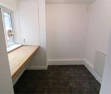 3 bedroom end of terrace house to rent - Photo 3