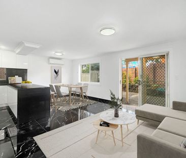 Recently Renovated Four Bedroom Townhouse in Prime Greenacre Location! - Photo 1