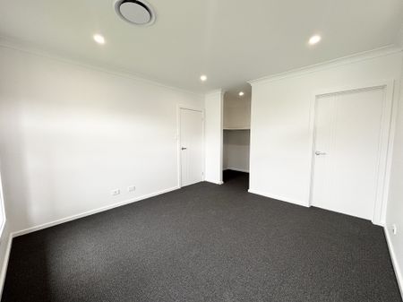 Sophisticated Living in the Heart of Gledswood Hills - Photo 4