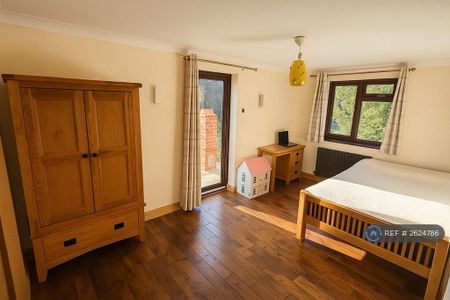 3 bedroom detached house to rent - Photo 2