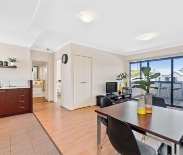 STYLISH 1-BEDROOM APARTMENT IN PRIME BEAUFORT CENTRAL LOCATION! - Photo 3