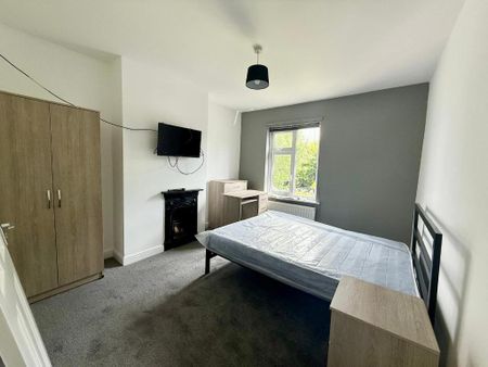 4 bedroom terraced house to rent - Photo 3