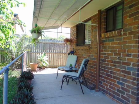 Renovated Lowset 2 Bedroom Unit! - Photo 4