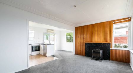 Sunny and solid home in Halfway Bush - Photo 4
