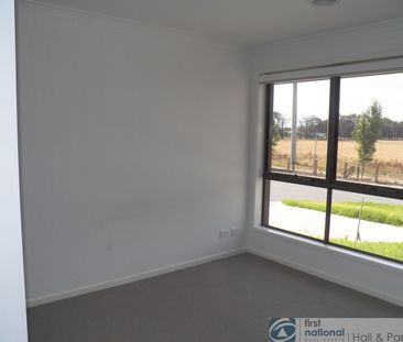 10 Solar Close, 3977, Cranbourne East Vic - Photo 1