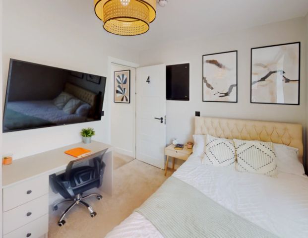 8 Bed, 1 Bath - Photo 1