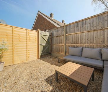 Rosemary Crescent, Guildford, Surrey, GU2 9XL - Photo 5