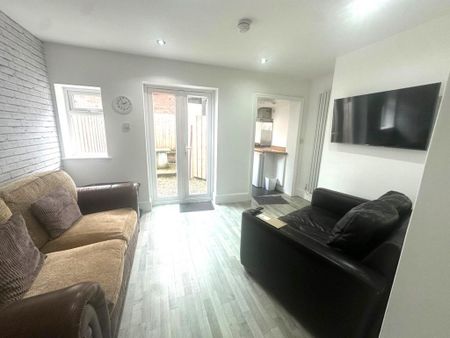 3 bedroom terraced house to rent - Photo 4
