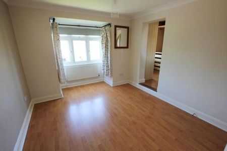4 bedroom semi-detached house to rent - Photo 3