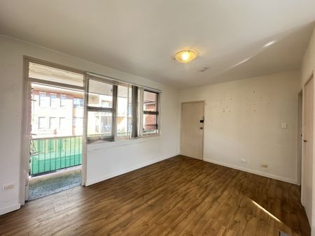Spacious Apartment In Prime Location - Photo 5