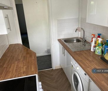 2 bedroom maisonette to rent - Photo 2
