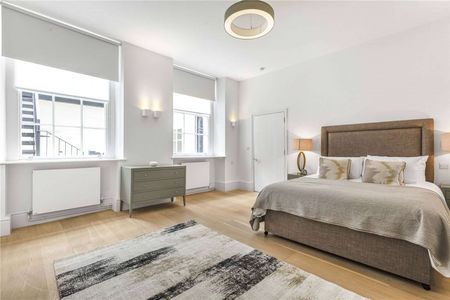 Superb 4 bedroom duplex apartment with a private courtyard in close proximity to Marylebone High Street. - Photo 3