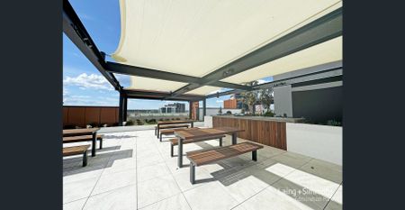 Ultra Modern Apartment - Photo 2