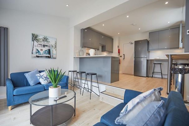 5 bedroom end of terrace house to rent - Photo 1