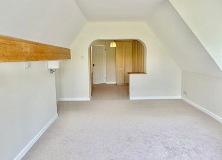 4 bedroom substantial detached property to rent - Photo 3