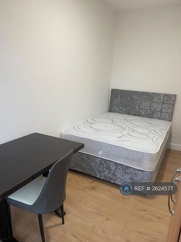 1 bedroom in a house share to rent - Photo 3