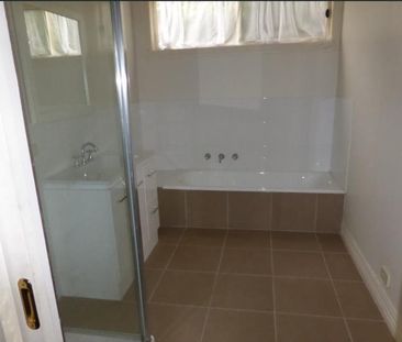 Three Bedroom Family Home - Photo 6