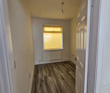 3 bedroom flat to rent - Photo 4