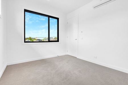 2/140 Yarra Street, Abbotsford VIC 3067 - Photo 4