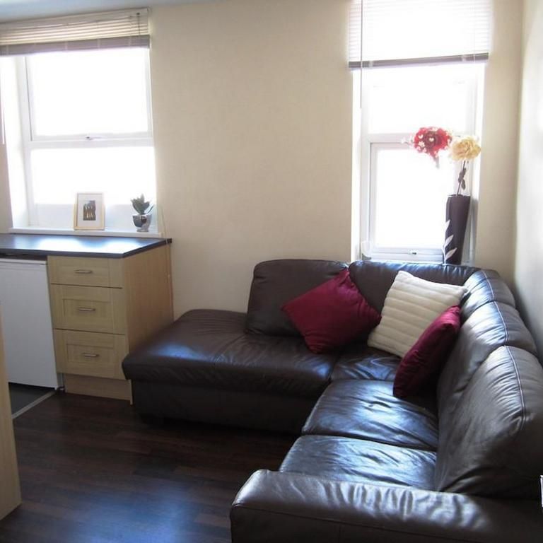 1 bedroom in a house share to rent - Photo 1