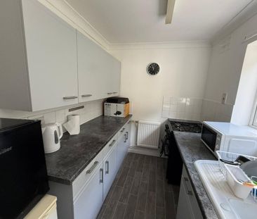 PETERBOROUGH - Photo 5