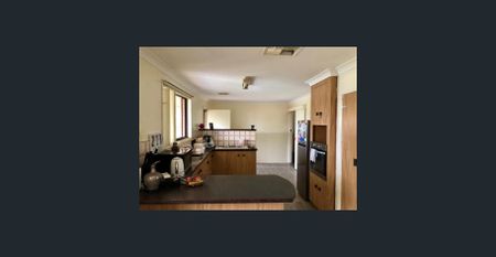 3 BEDROOM HOUSE LOCATED HILLVUE - Photo 4